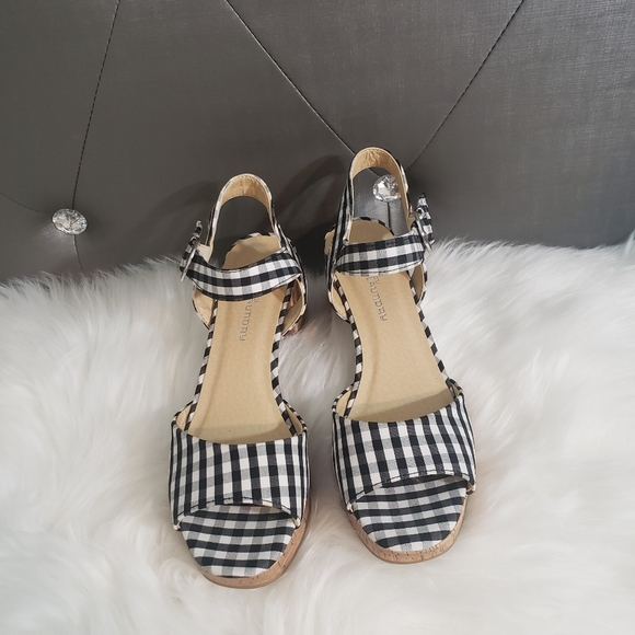 Chinese Laundry open toe slip on platform sandals - Picture 3 of 16